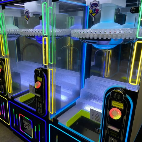 Te koop: moderne Clip / Lucky Wheel automaten (nieuwstaat), foto 2