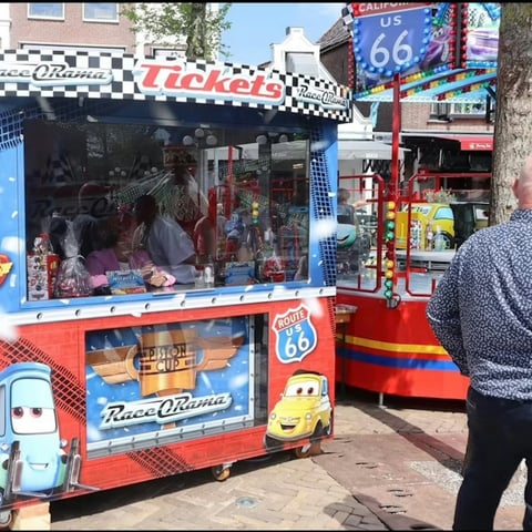 Kassa op zwenkwielen