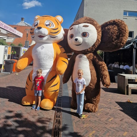 Mega giant walking dolls, photo 2