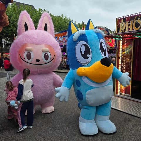 Huur leuke animatie met Reuze mascottes, foto 2